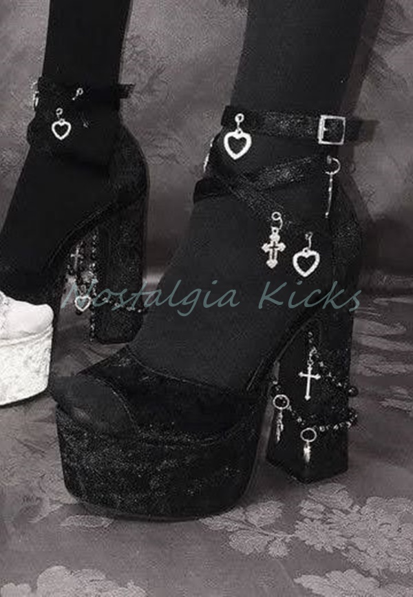 Готические черные бархатные бо – обзор и цена Sandal Strappy Heeled