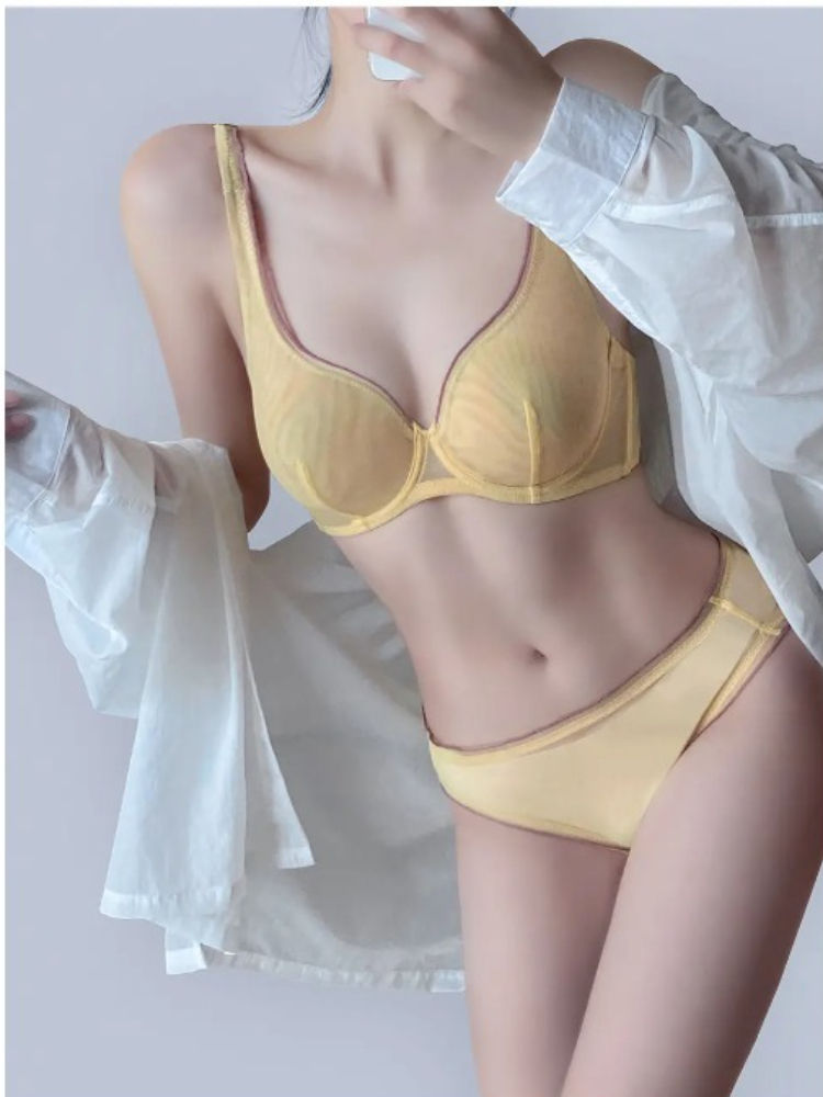 Изысканный бюстгальтер-минимат – обзор и цена Bralette Triangle Set